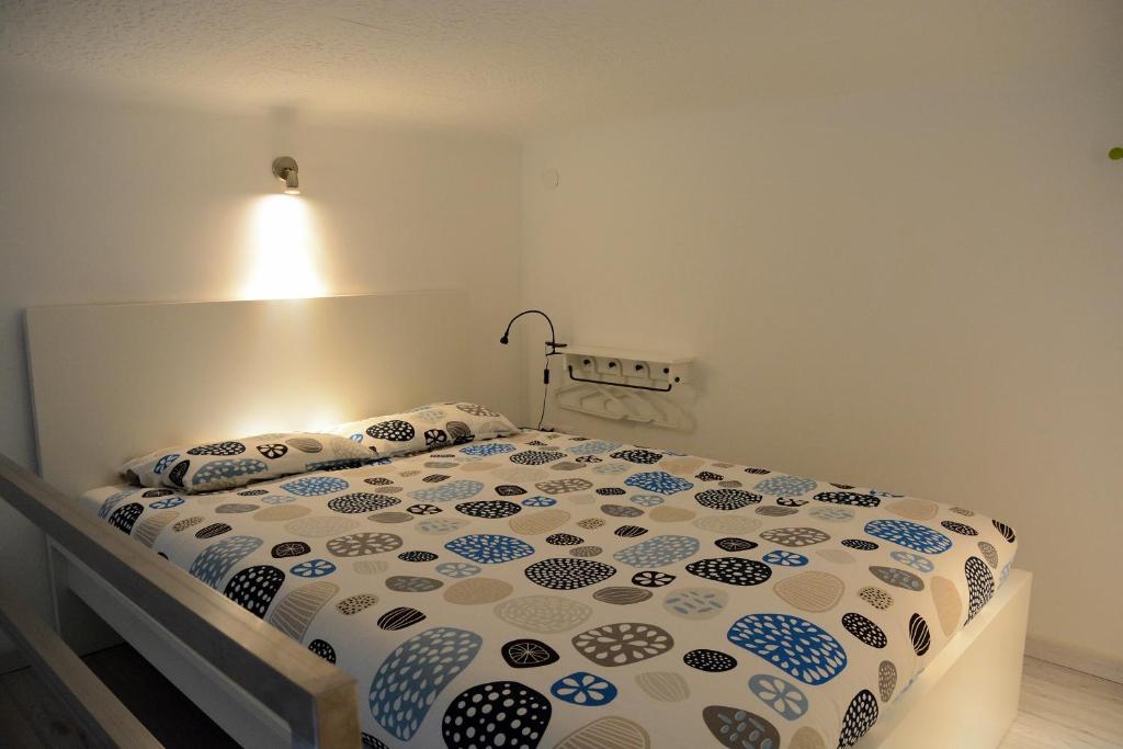 Posteľ alebo postele v izbe v ubytovaní Kiraly Art Apartment