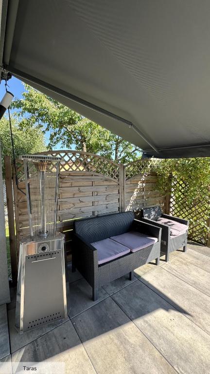 Patio alebo iná vonkajšia časť ubytovania Apartament Słoneczna Dolina Magurki bania jacuzzi balia ogrodowa Szczyrk-Wilkowice