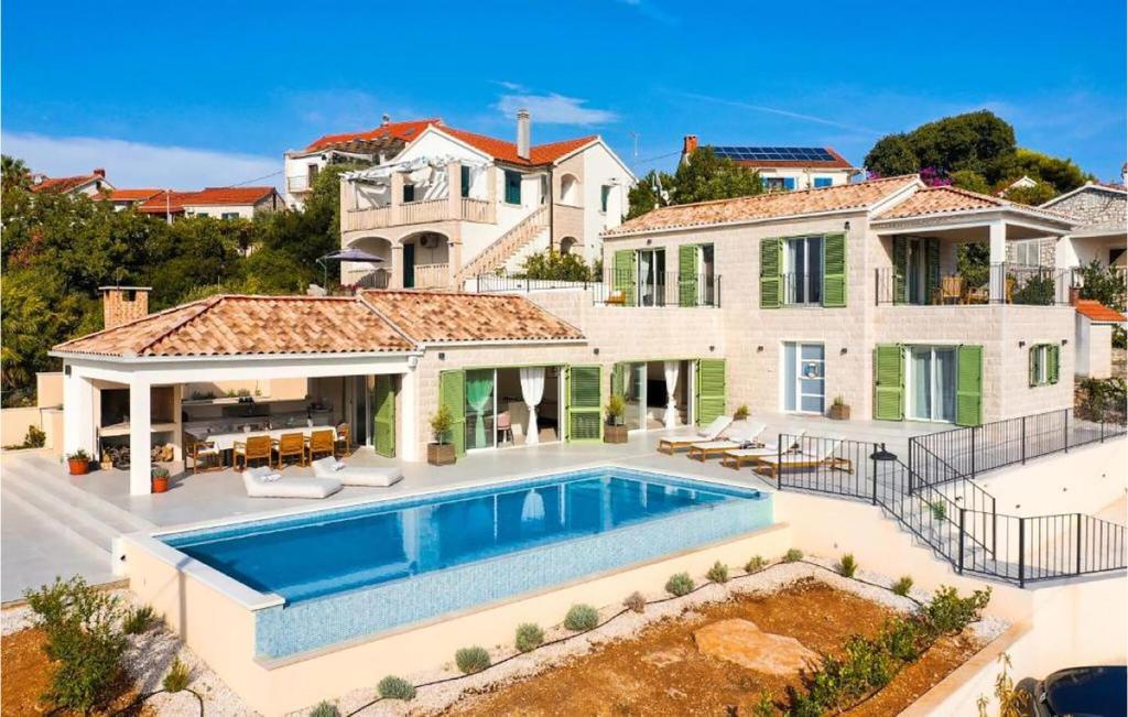 Mynd úr myndasafni af Nice Home In Splitska í Splitska