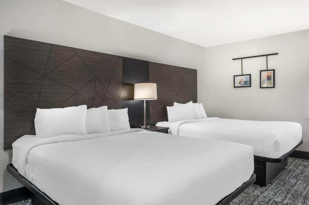 Postel nebo postele na pokoji v ubytování Sleep Inn
