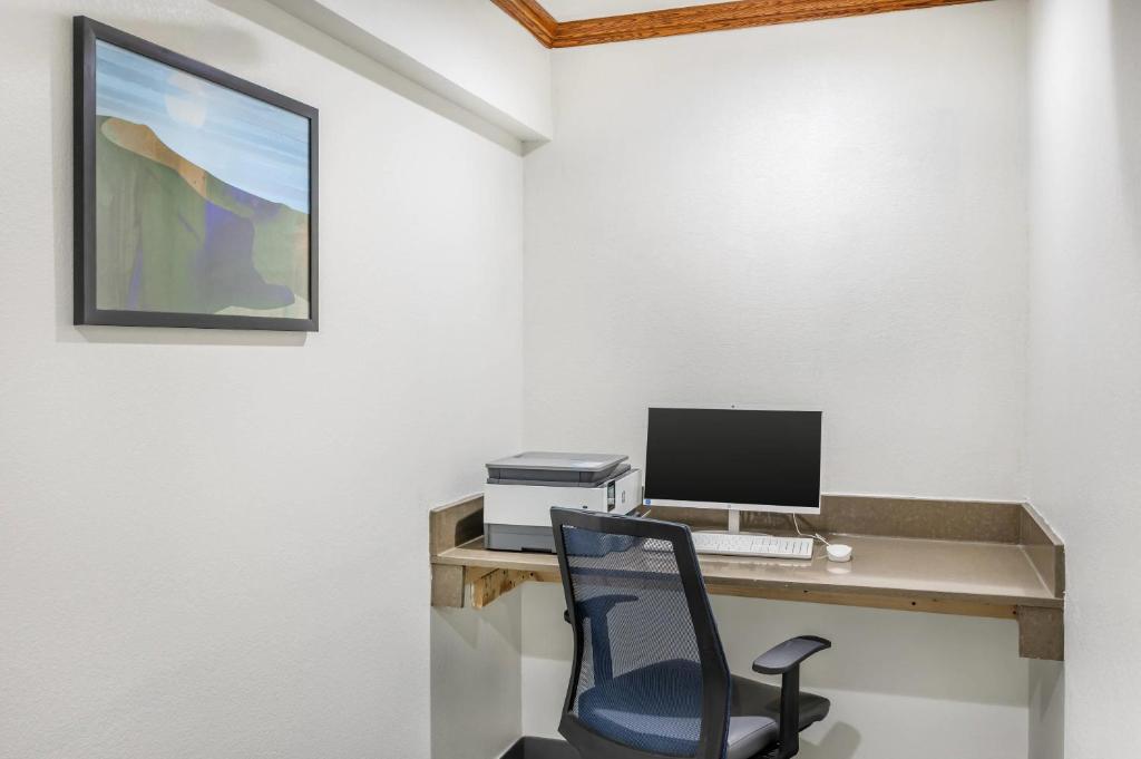 TV a/nebo společenská místnost v ubytování Sleep Inn