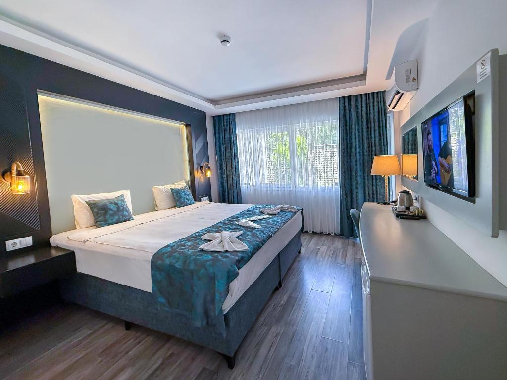 TV a/nebo společenská místnost v ubytování ANYA RESORT HOTEL
