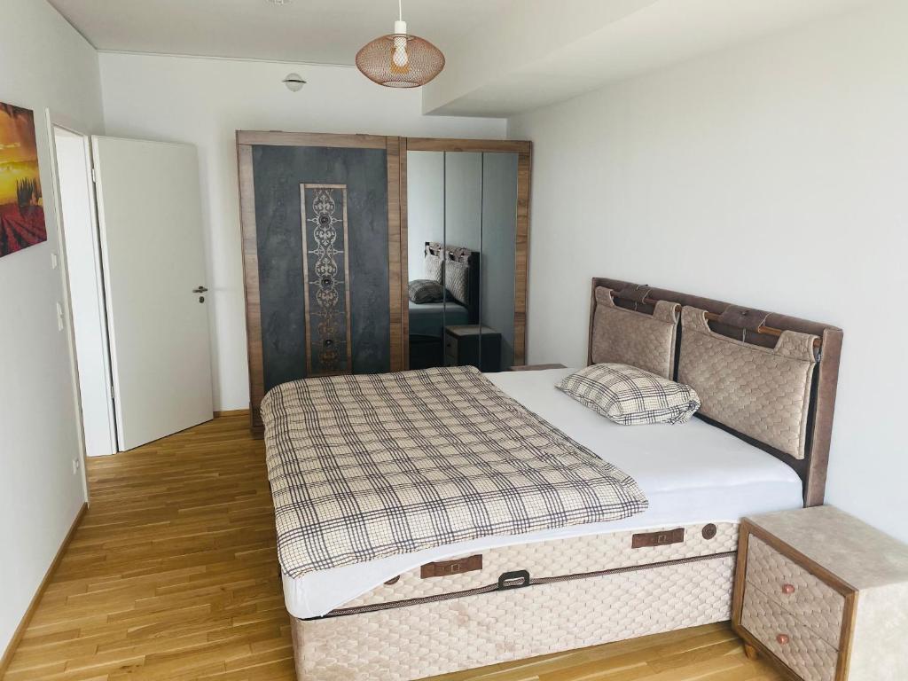 a bedroom with a large bed in a room at InterAssist 15 in Heidelberg