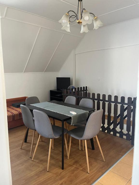 TV a/nebo společenská místnost v ubytování Roland Ház