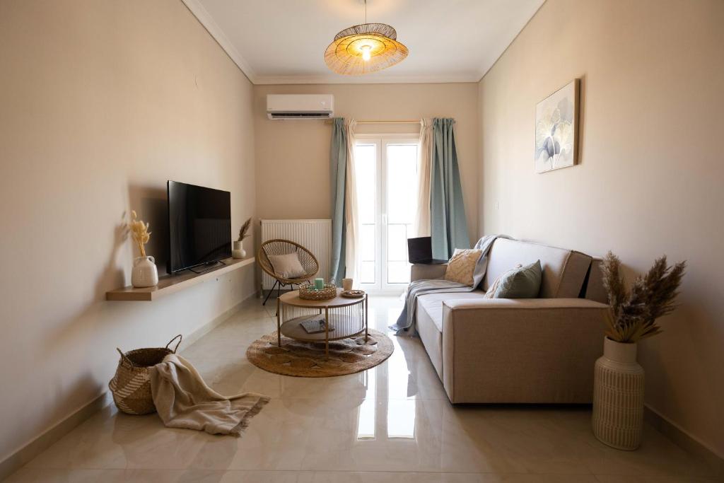 Stylish 2BR Central with Balcony & Work Space