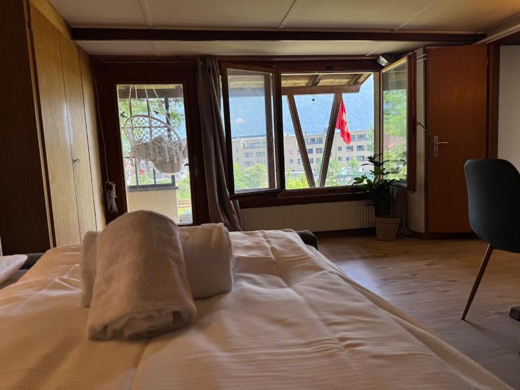 River 1-Kissed Retreat with Iconic Jungfraujoch View - Resim 6