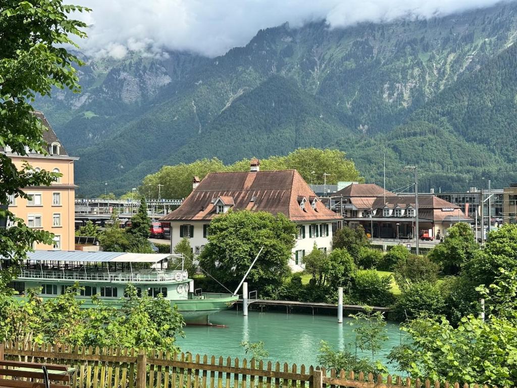 River 1-Kissed Retreat with Iconic Jungfraujoch View - Resim 9