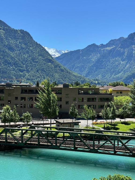 River 1-Kissed Retreat with Iconic Jungfraujoch View - Resim 5