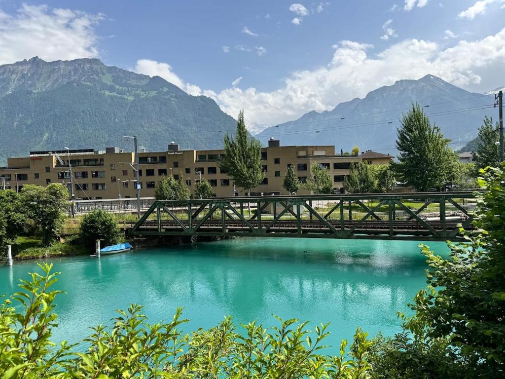 River 1-Kissed Retreat with Iconic Jungfraujoch View - Resim 19