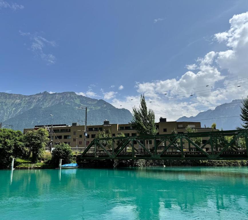 River 1-Kissed Retreat with Iconic Jungfraujoch View - Resim 30