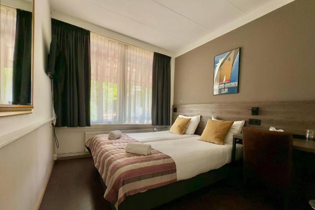 
Double or Twin Room with Private Bathroom
