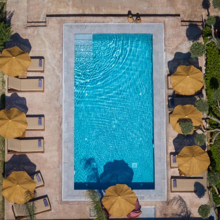 Bazén v ubytovaní Filoxenia Luxury Studios & Apartments alebo v jeho blízkosti