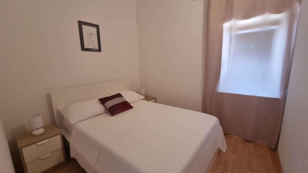 Łóżko lub łóżka w pokoju w obiekcie Apartment Vir 10
