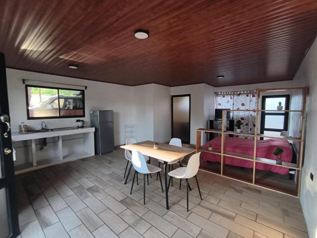 a room with a table and chairs and a bed at Casa Abierta Playa Juquillal 1 habitacion in Santa Cruz