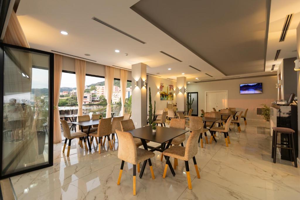 Restaurace v ubytování Hotel Britania