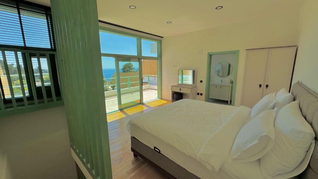 A bed or beds in a room at Seaview Faralya