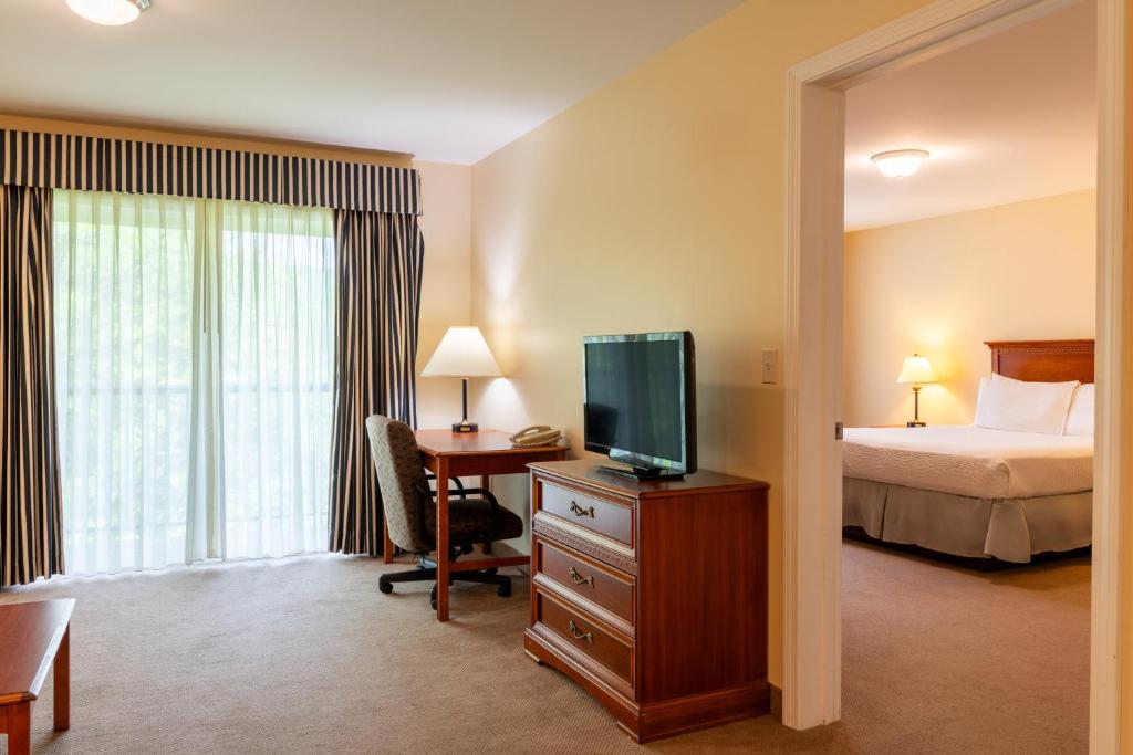 White River Inn & Suites - Суперлюкс