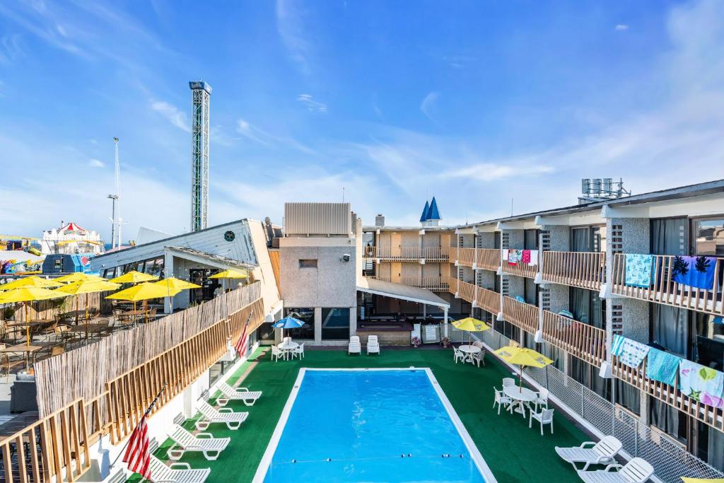Bazén v ubytování Aztec Ocean Resort nebo v jeho okolí