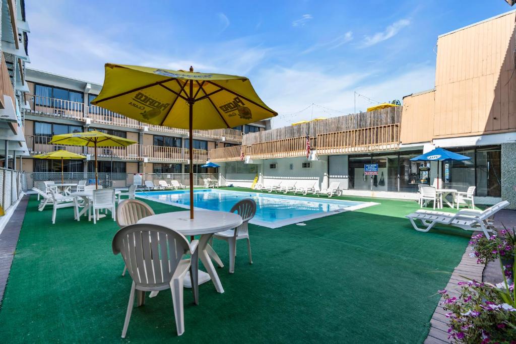 Bazén v ubytování Aztec Ocean Resort nebo v jeho okolí