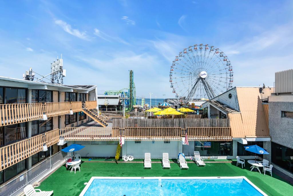 Bazén v ubytování Aztec Ocean Resort nebo v jeho okolí