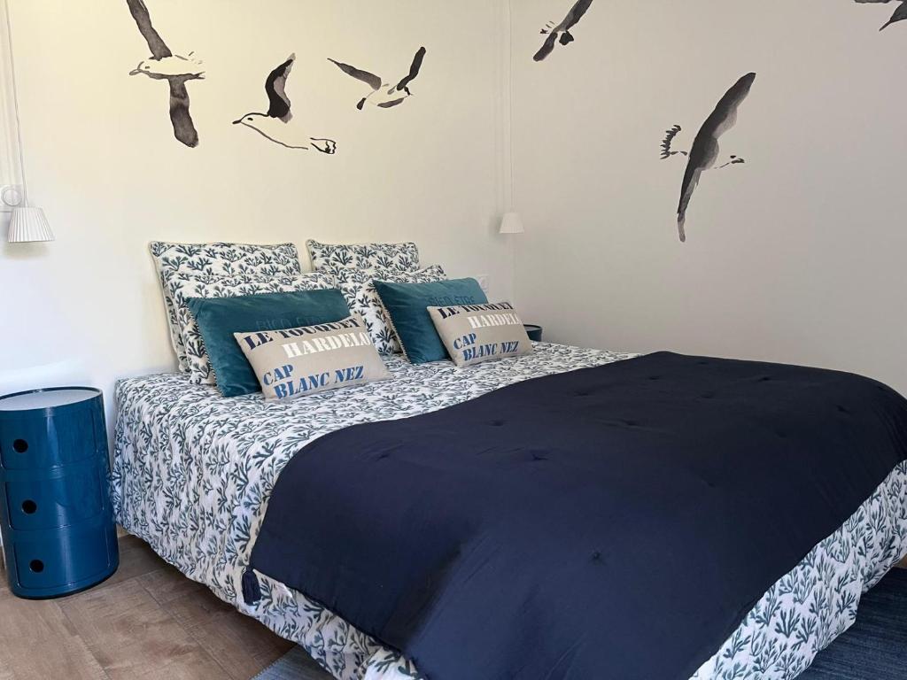 Postel nebo postele na pokoji v ubytování Art de l'Ô chambre d'hôtes