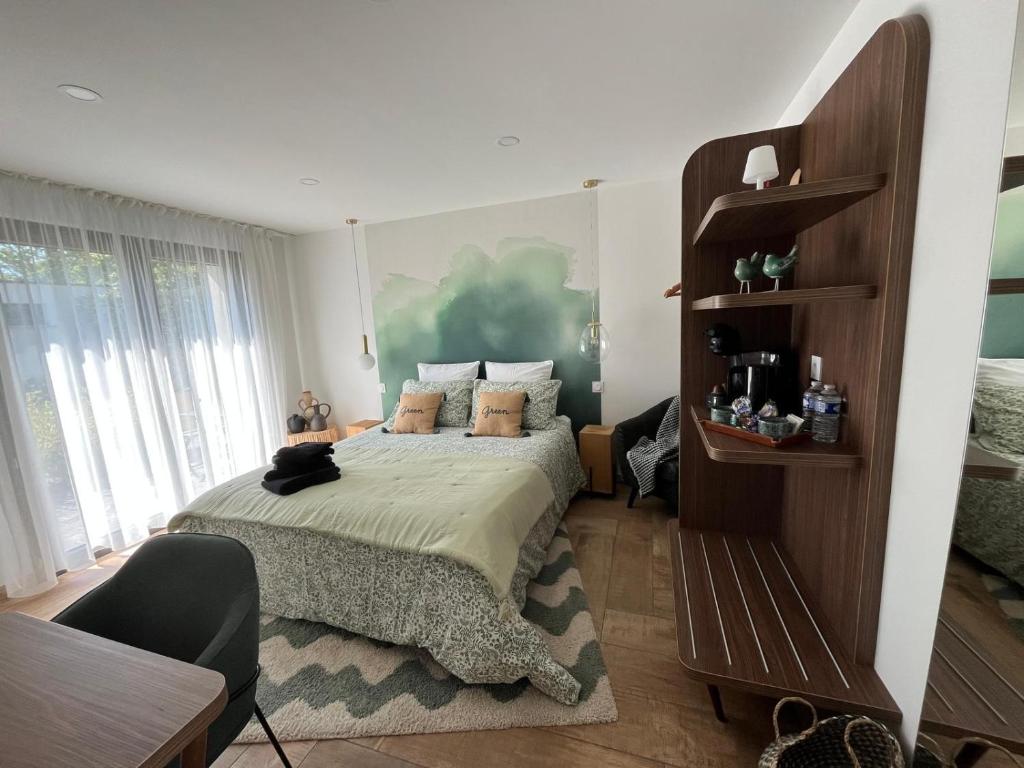 Postel nebo postele na pokoji v ubytování Art de l'Ô chambre d'hôtes