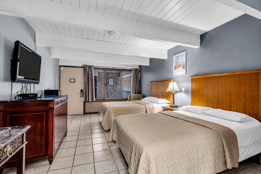 Postel nebo postele na pokoji v ubytování Aztec Ocean Resort
