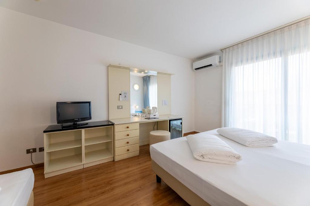 Hi Hotels Riva del Garda - Triple Room With Balcony
