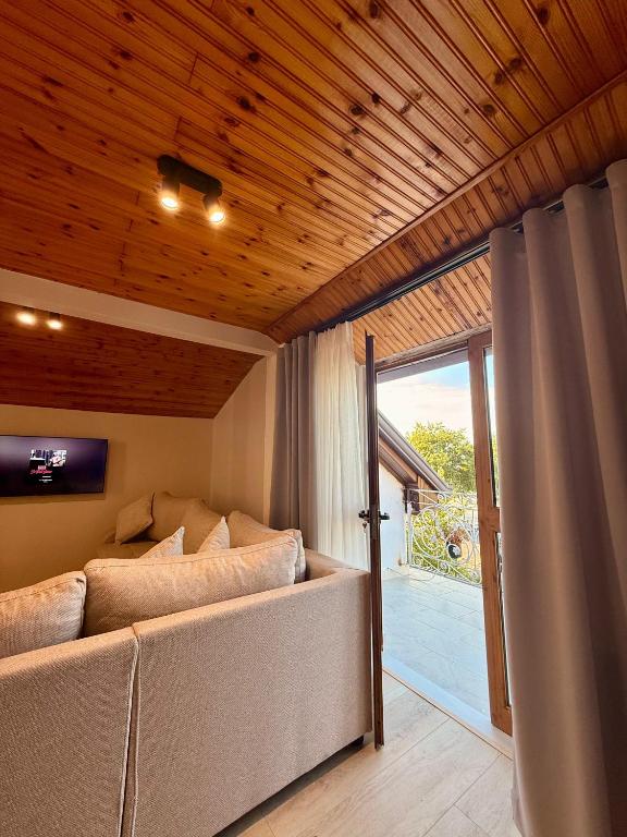 Χώρος καθιστικού στο Hotel Shkodra Lake