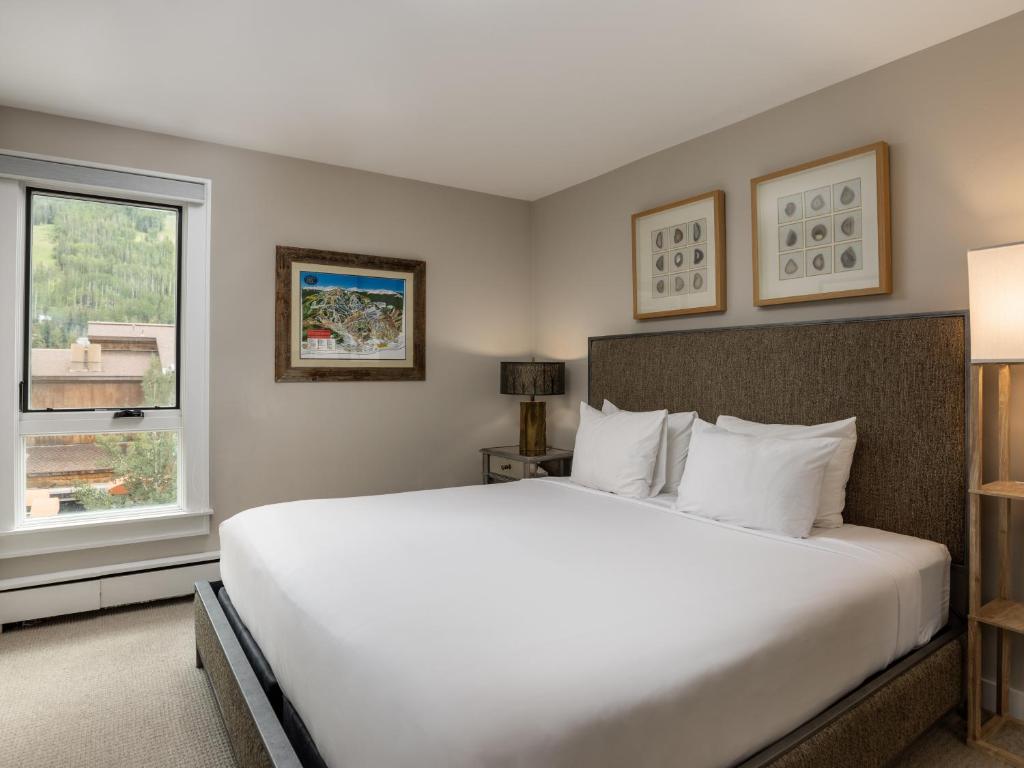 Postel nebo postele na pokoji v ubytování Vail 21 - CoralTree Residence Collection