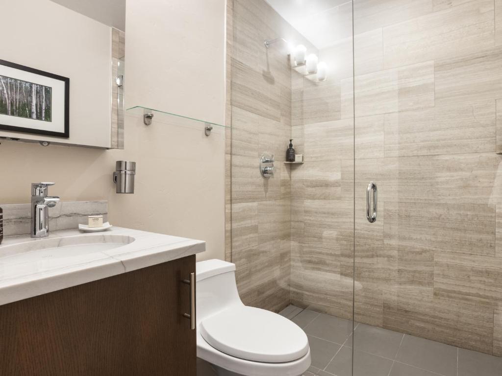 Koupelna v ubytování Vail 21 - CoralTree Residence Collection