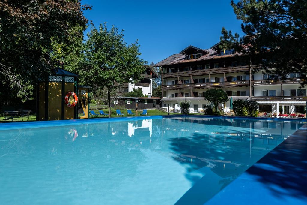 Bazén v ubytování Hotel garni Kappeler-Haus nebo v jeho okolí