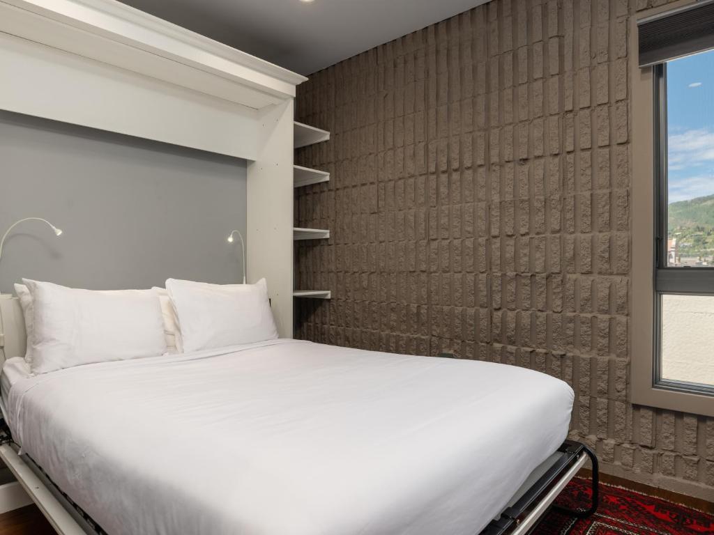 Postel nebo postele na pokoji v ubytování Vail 21 - CoralTree Residence Collection