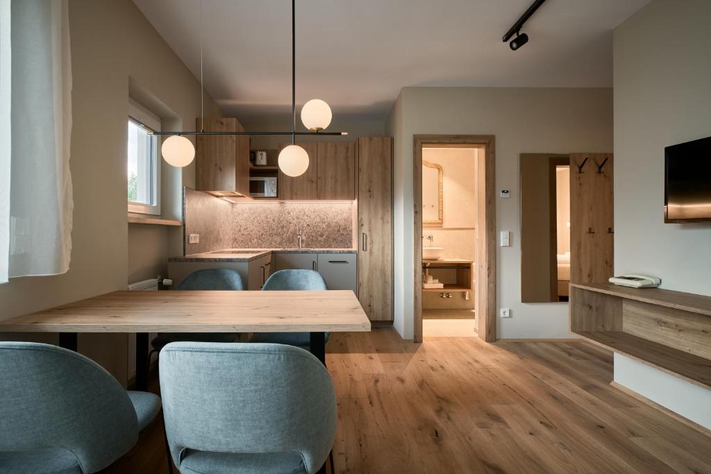 Art Residence Josefshof - 山景一卧室公寓 - 带阳台