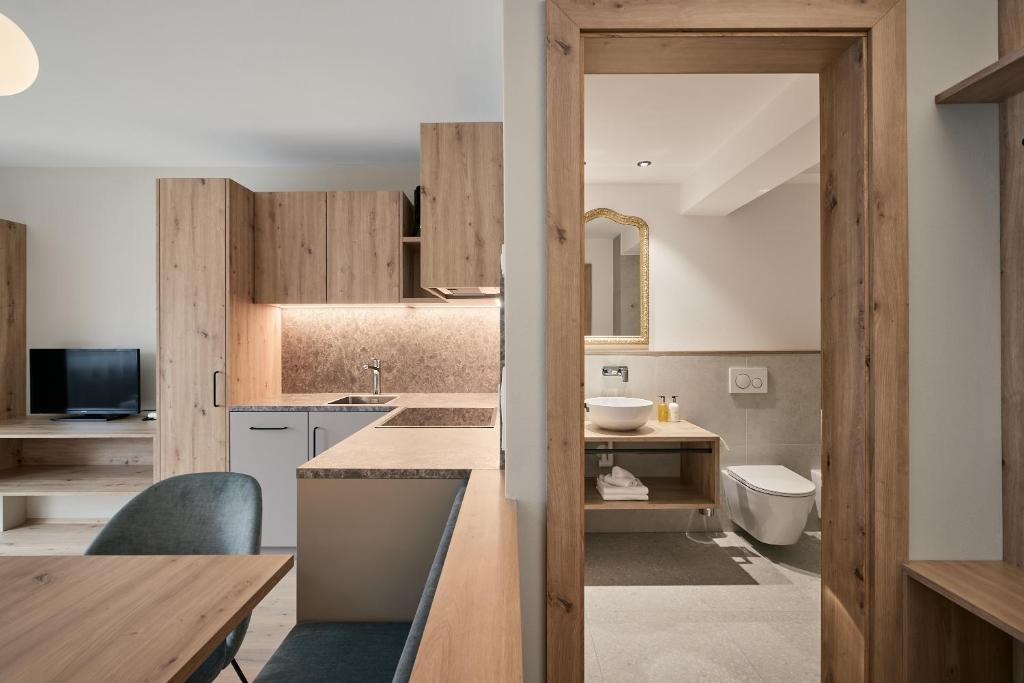 Art Residence Josefshof - Apartment With View And Balcony