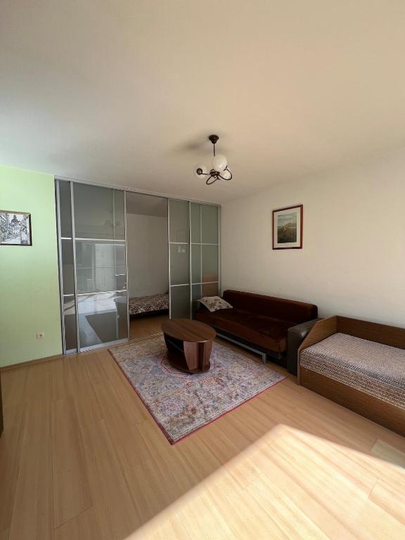 Postel nebo postele na pokoji v ubytování Cozy apartment Santariskes