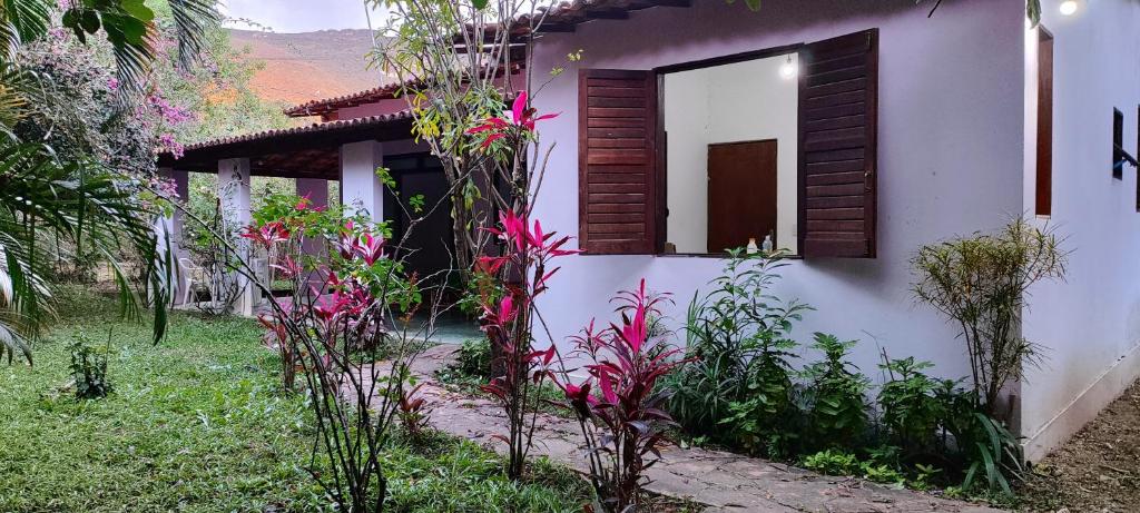 パウメイラスにあるCasa Amorの窓のある家