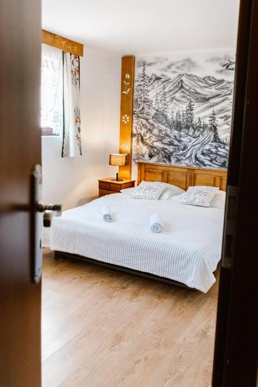 Posteľ alebo postele v izbe v ubytovaní Domek i Pokoje z widokiem na Tatry - U Magdy Zakopane