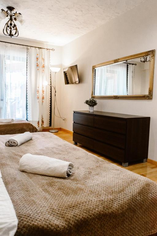 Posteľ alebo postele v izbe v ubytovaní Domek i Pokoje z widokiem na Tatry - U Magdy Zakopane