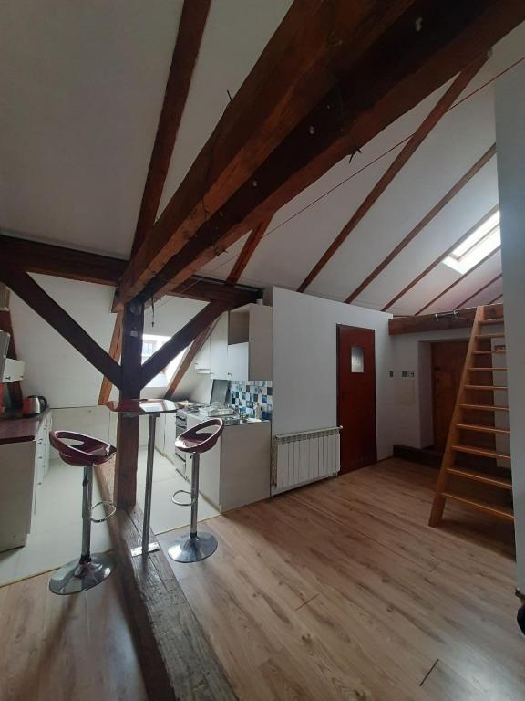 a room with two stools and a table in a loft at Loft przy Starym Mieście in Jarosław