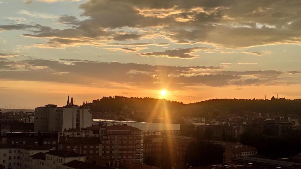 Východ nebo západ slunce při pohledu z apartmánu nebo okolí