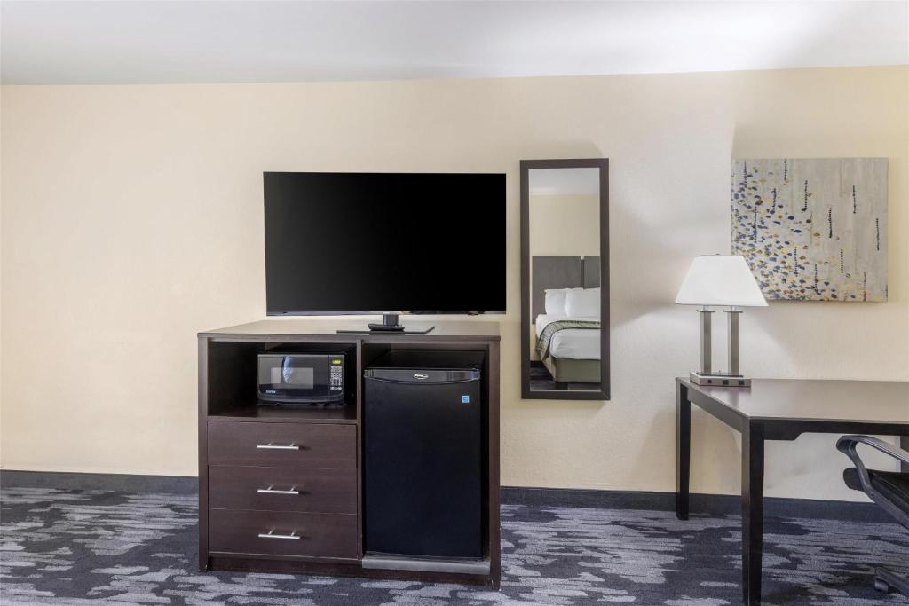 Best Western Parkside Inn photo
