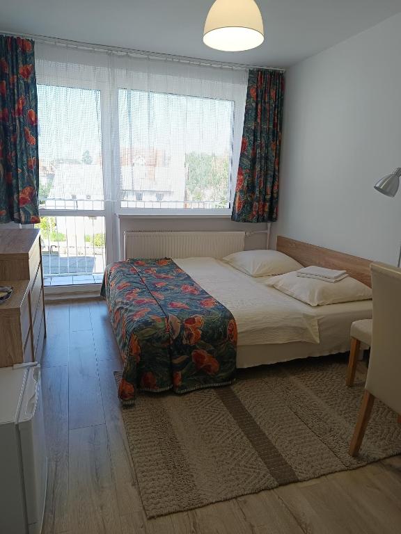 Łóżko lub łóżka w pokoju w obiekcie Bursztyn