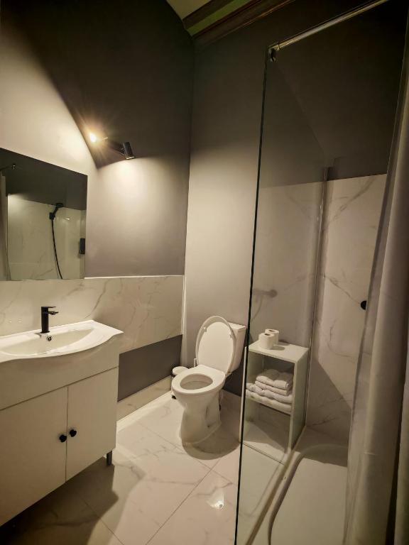 Nostalgia Old City Bucharest - Resim 6