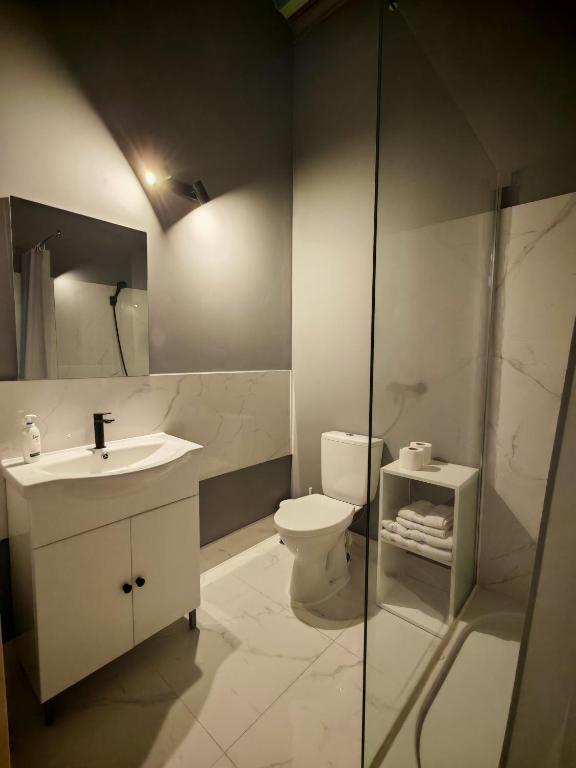 Nostalgia Old City Bucharest - Resim 3