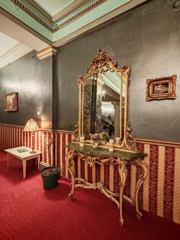 Nostalgia Old City Bucharest - Resim 18