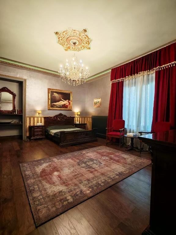 Nostalgia Old City Bucharest - Resim 24