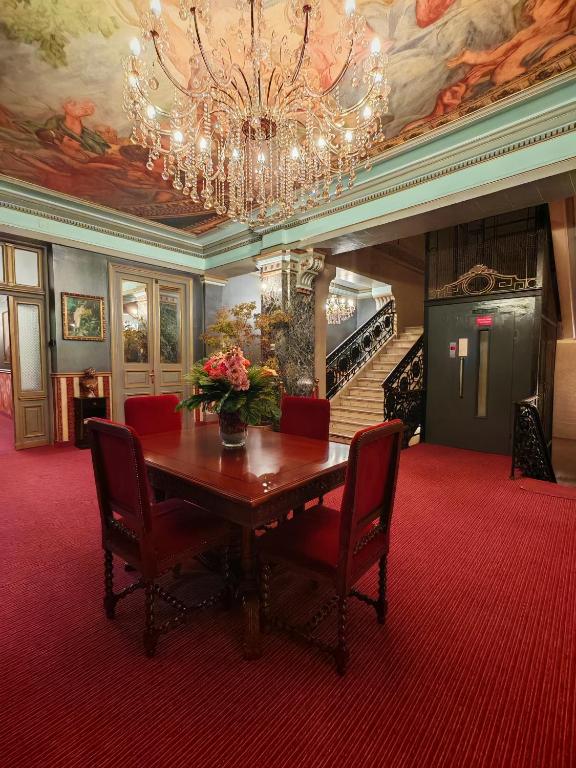 Nostalgia Old City Bucharest - Resim 25