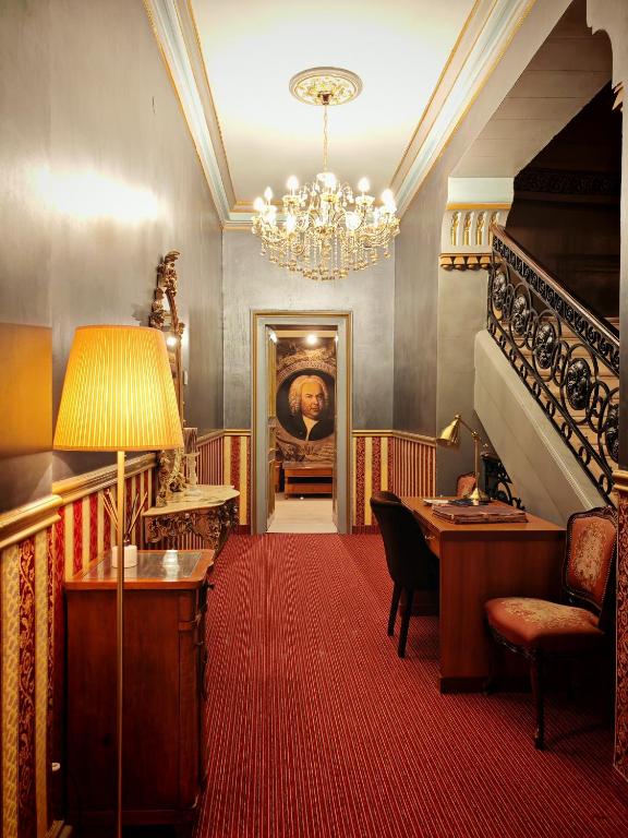 Nostalgia Old City Bucharest - Resim 27