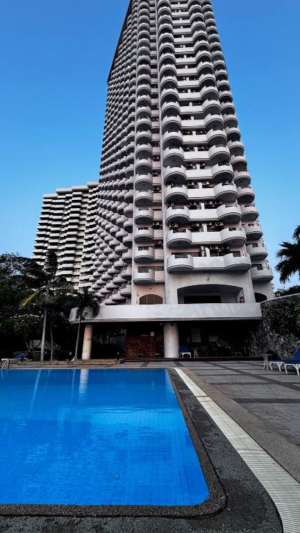 Beach Front Sunset View! King+2S | Pool Gym & Game, Na Jomtien (nove